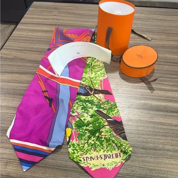 Hermes Silk Twilly - Picture 6 of 10